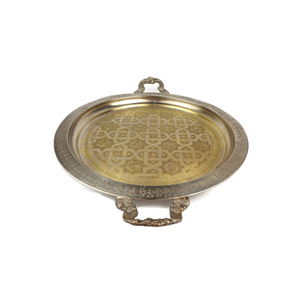Plateau de service marocain en laiton fait main, plateau à thé en métal plaqué argent antique, plat rond décoratif gravé avec poignée pour la maison - Product Image 1