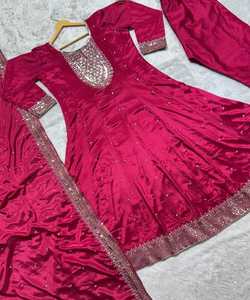 Elegante vestido de novia Kanchipuram con estampado de cuadros tradicionales e intrincado bordado Zari Top Sharara Set con Glamoro - Product Image 4