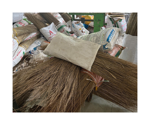 Prix bon marché bâton de balai de noix de coco de l'approvisionnement en vrac du Vietnam-Prix bon marché bâton de balai de paume à vendre à partir de 99 données d'or - Product Image 1
