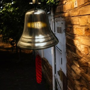 Campana Náutica de fuego de latón macizo para decoración de pared de graduación y regalos para el hogar campanas colgantes hechas a mano - Product Image 4