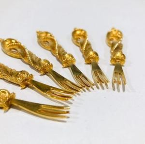 Juego de cubiertos de aluminio chapado en oro moderno de la mejor calidad con elegante diseño de mango giratorio perfecto para uso en comedor y cocina - Product Image 4