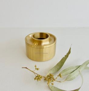 Brûleur à mazout rond en laiton doré fait à la main Aroma Lumière Brûleur à mazout essentiel Utilisation pour le spa à domicile Brûleur à mazout d'aromathérapie - Product Image 1