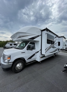 Autocaravana de Lujo ENTEGRA ODYSSEY 27U Usada del 2023 para Acampar, Emisión Euro 5, Capacidad para 4-6 Personas, Carga Útil de 11000 kg - Product Image 5