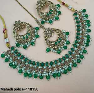 El último diseñador exclusivo de moda, diseño de flores ovaladas pesadas, colección de joyas y pendientes con tachuelas de Kundan y perlas para mujer - Product Image 3