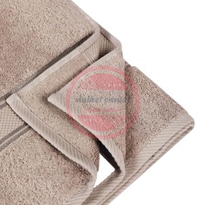 Vente en gros de serviettes avec logo personnalisé/serviettes de bain en coton polyester personnalisées - Product Image 4