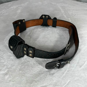 เข็มขัดหนังยุทธวิธีออกแบบคลาสสิกสำหรับการใช้งานในชีวิตประจำวันสร้างขึ้นเพื่อความแข็งแรงความสะดวกสบายและประสิทธิภาพกลางแจ้งในทุกสภาวะ - Product Image 1