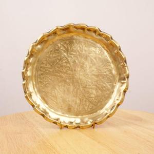 Bandeja de servicio de latón de metal de calidad premium de lujo con acabado pulido dorado con trabajo martillado de rana Overseas Inc - Product Image 2