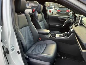 Oferta Especial: Toyota RAV4 Híbrido XSE Usado - ¡Listo para Enviar! - Product Image 3