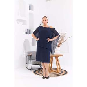 RMG Plus Size ชุดเดรสผ้าชีฟองสีน้ำเงินกรมท่าพร้อมลายพิมพ์หินที่ไหล่สำหรับผู้หญิง - ชุดเดรสแม็กซี่ฤดูร้อนสุดหรู - Product Image 1