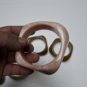 Brazaletes de Resina de Diseño de Lujo para Mujeres y Niñas, Pulseras de Resina Acrílica Sólida y Transparente para Fiestas, Bodas, Estilo Étnico - Product Image 1