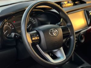 TOYOTA HILUX (DOUBLE CAB) DIESEL USATO 2024 CON TRASMISSIONE MANUALE - Product Image 5