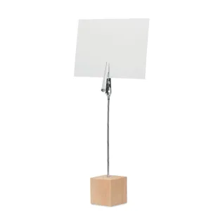 Clip en bois de pin durable pour cartes et notes - Product Image 1
