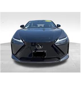 Lexus RZ 450e Premium AWD 2024 avec jantes de 18 pouces, en excellent état - Product Image 1