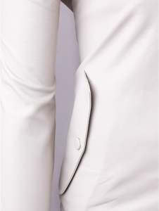 Veste en cuir véritable blanc pur et doux pour femmes, col cheminée blanc pour l'été, fermeture éclair intégrale, nouvelle veste de motard ajustée de créateur - Product Image 5