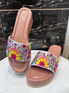 Sandalias de trabajo con cuentas e hilo étnico para mujer hechas a mano, Sandalias planas estilo bohemio para ropa informal y de FIESTA DE LA India - Product Image 4