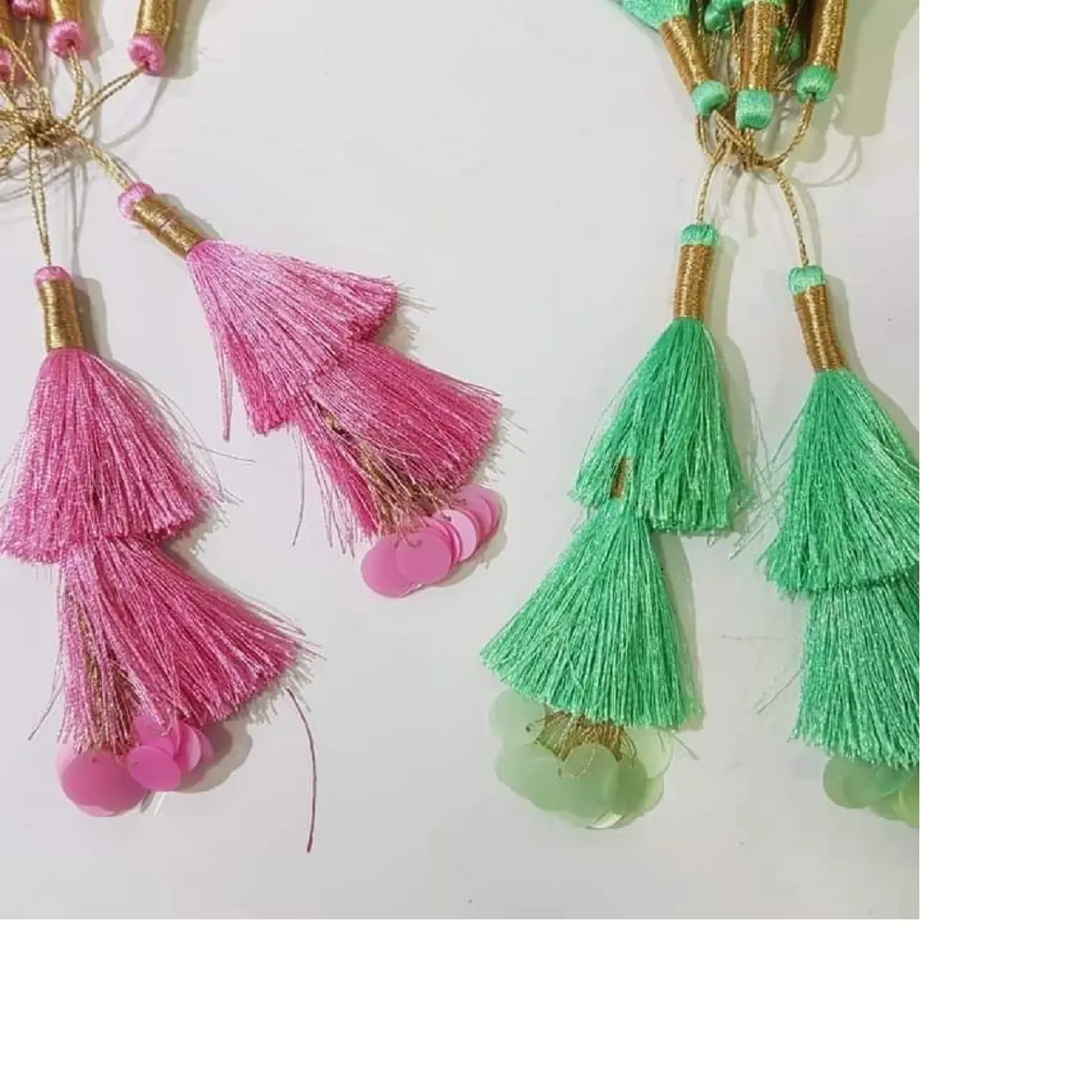 Mini borlas personalizadas, ideales para diseñadores de joyería, diseñador de bolsas y recortador de tiendas de suministro para reventa en rosa y verde