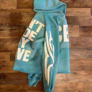 Último diseño Precio barato Sudaderas con capucha bordadas desgastadas Nuevo estilo Precio más bajo Hombres Sudaderas con capucha bordadas desgastadas - Product Image 6