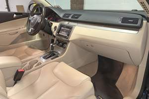 VOLKSWAGEN PASSAT KOMFORT WAGON 2010 D'OCCASION CÔTÉ GAUCHE/DROIT - Product Image 2