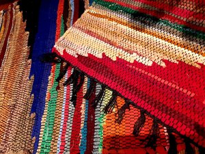 Alfombras de algodón Chindi naranja tejidas a mano, ecológicas con patrones florales únicos y texturas, los mejores precios de la India - Product Image 3