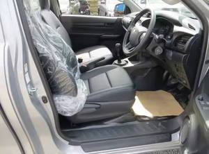 Toyota Hilux Revo Usada en Buen Estado, Cabina Simple, Paquete de Seguridad, Camioneta Diésel Turbo de 2.4L, Lista para Usar - Product Image 5