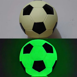 Ballon de football en PU noir qui brille dans le noir, taille 5, ballon de football lumineux avec logo de valve d'air réfléchissant, style en gros, Sialkot - Product Image 2