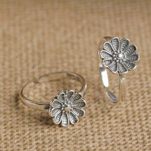 NOVAMART Fine 925 Sterling <b>Silver</b> Flower <b>Toe</b> <b>Rings</b> Pair Women's Engagement Wedding White/Black Clara Authenticity Gold Material - Product Image 2