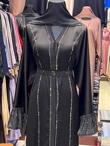 Belle Abaya noire de Dubaï pour femmes Kaftan de travail à la main Vêtements et accessoires islamiques traditionnels conçus pour les musulmans - Product Image 2