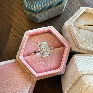 Anillo de Boda Elegante con Diamante Cultivado en Laboratorio, Corte Radiante, Claridad VVS, Oro Sólido de 18K, Certificado IGI, Joyería Fina de Diseño de Lujo - Product Image 4