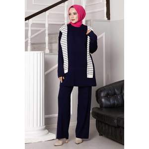 Traje de punto de dos piezas a rayas con detalle de bufanda azul marino - Product Image 4