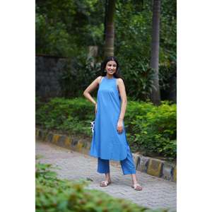 Ensemble Kurta sans manches bleu clair avec poche en tissu Oxford respirant en coton Mulmul pour usage quotidien - Product Image 4