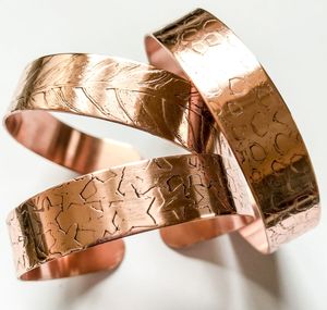 Pulsera de cobre sólido hecha a mano artesanal Brazalete de moda cristiana de calidad superior para soporte de bienestar natural - Product Image 1