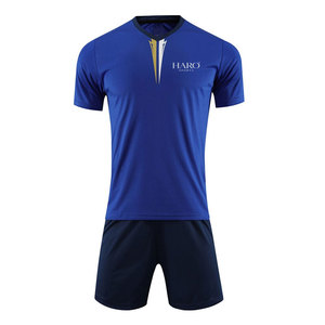 Uniformes de fútbol personalizables disponibles para pedidos al por mayor. Varios tamaños, colores y estilos para combinar con las preferencias del equipo y del jugador. - Product Image 1