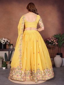 Lehenga Choli traditionnel en tissu Georgette pour femmes, longueur au sol, broderie de fils complexes, dupatta brodé pour les fêtes - Product Image 4