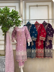 Ssumaira Collection Presenting 3 Piece Vestido de invierno Tela Algodón Bordado Pantalón Set - Product Image 3