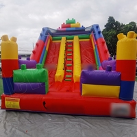 Château gonflable combiné avec toboggan et blocs de construction gonflables 6MX4M pour enfants OEM