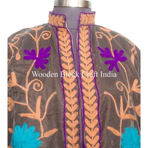 Chaqueta de Terciopelo Bordada con Diseño Floral Bohemio para Invierno y Otoño, Ecológica, Resistente al Viento, Transpirable, con Relleno de Algodón Suzani, Tejido de Punto Regular - Product Image 2