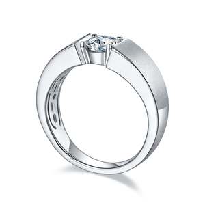 Anillo de Boda para Hombre de Alta Calidad con Moissanita Clásica de 1ct, 6.5mm D VVS1, Brillante, Solitario, Plata de Ley 925 - Product Image 3