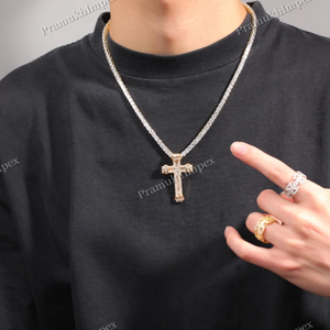 Pendentif Croix Hip Hop Unique Entièrement Sertie en Argent Sterling avec Moissanite VVS, Sertissage Canal, Attrayante sous Tous Angles, Pour Hommes et Femmes, Idéale pour les Fêtes - Product Image 4