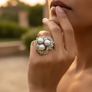 Bague en argent 925 avec grappe de perles de culture et accents de péridot, design floral, bijoux classiques pour femmes - Product Image 2