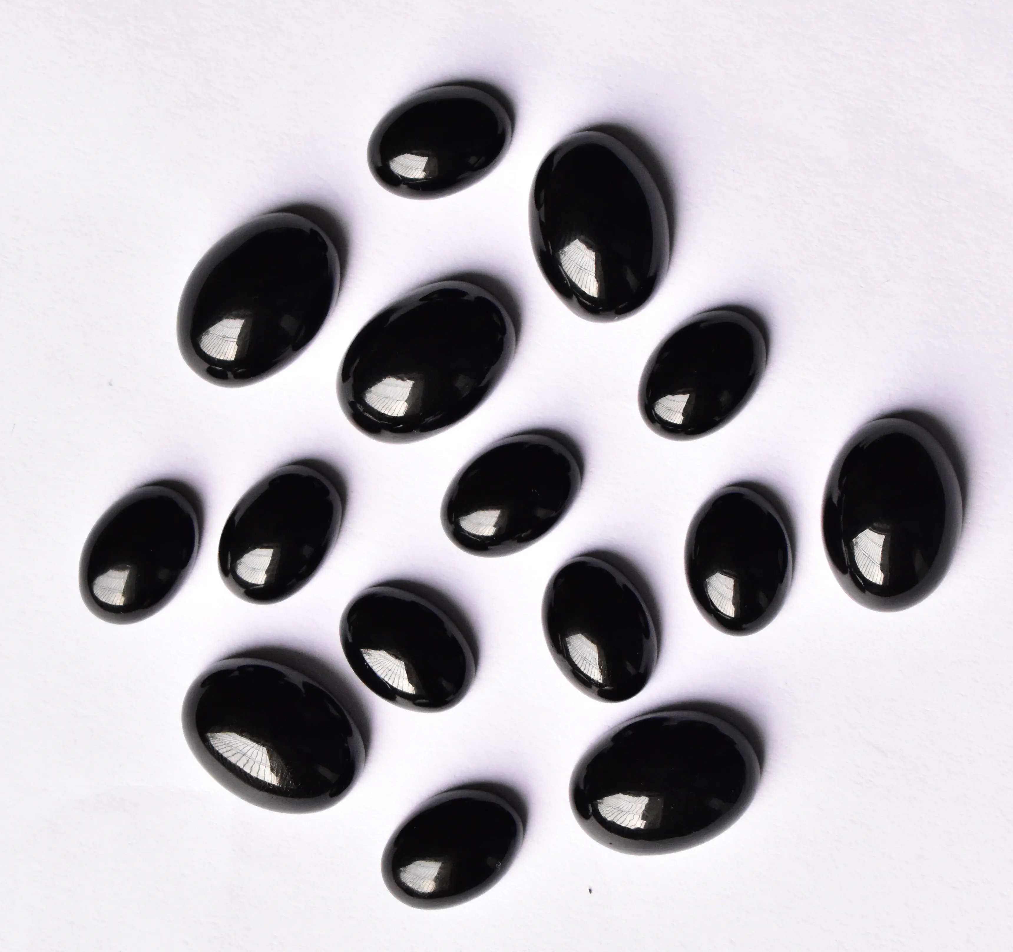 Black Onyx Oval dikalibrasi Cabochon Natural batu permata longgar 5X3mm sampai 30X20mm ukuran yang tersedia batu akik hitam.
