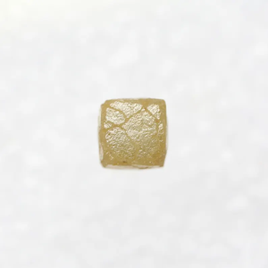 4.86 Ct. Diamante en Bruto Natural Amarillo en Forma de Cubo, Piedra Suelta Sin Cortar, RAREDIAMOND, Joyería Personalizada, Macle en Bruto Único Hecho a Mano para Joyería - Product Image 1