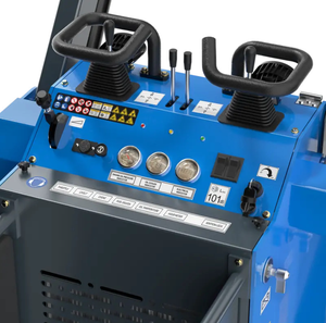 Chargeuse sur chenilles compacte RS04 homologuée pour usage commercial avec moteur Z482 et système à triple pompe, type skid steer - Product Image 4