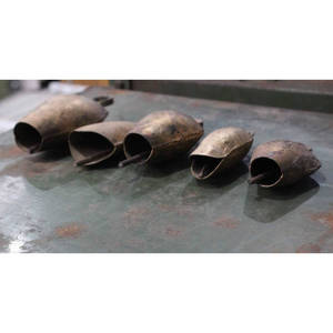 Lot de 10 clochettes rustiques en fer massif, carillons éoliens indiens avec finition émail dur poli, en alliage moulé, pour la prière et les fêtes - Product Image 3