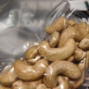 Noix de cajou du Vietnam à prix compétitif, qualité W240, biologique, certifiée USDA/UE, emballée sous vide, décortiquée pour la transformation alimentaire - Product Image 3