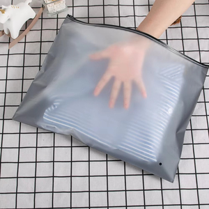 Venta al por mayor, precio barato, personalizado, nombre impreso, marca, cremallera transparente, bolsa de embalaje con cierre de cremallera transparente para ropa, bolsas de plástico - Product Image 2