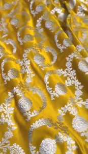 Sari en soie Banarasi traditionnel tendance avec un magnifique tissage Jaal, protection solaire, toutes saisons, blouse non cousue - Product Image 3