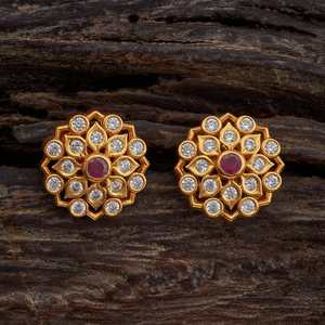 Pendientes de tuerca modernos Silver Temple 170264 chapados en oro amarillo con diamante talla princesa y perla en engaste de bisel, diseño floral y animal - Product Image 3