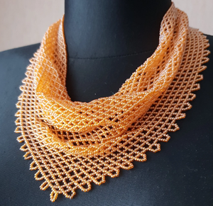 Collier tressé boho-chic Collier ras de cou en tissage de perles ton saumon Bandana perlé à franges - Product Image 1