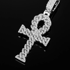 Pendentif personnalisé de style classique hip-hop en alliage plaqué or avec diamants glacés - Product Image 2