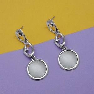 Boucles d'oreilles pendantes en résine plaquée argent et pierre autrichienne Kriaa Bijoux fins 1313676 - Product Image 1